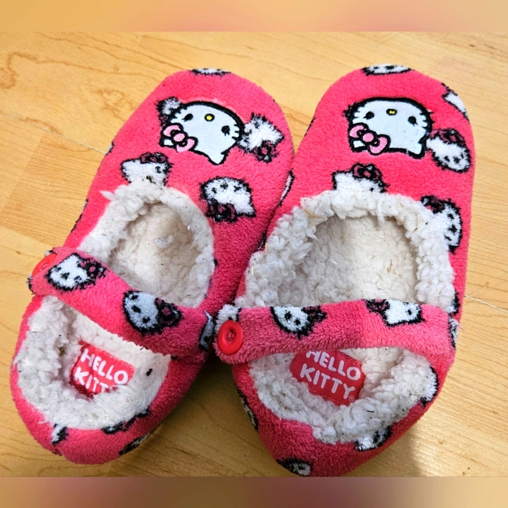 NWT-Hello kitty house slippers